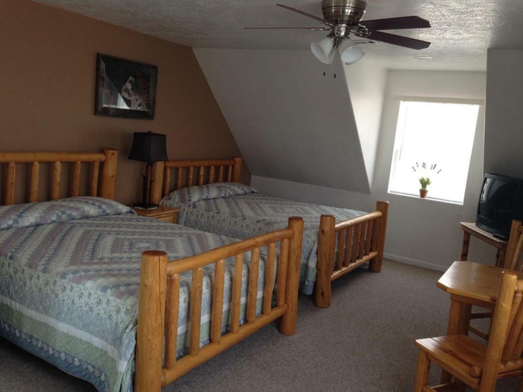Bullberry Inn Bed & Breakfast Tropic Bagian luar foto
