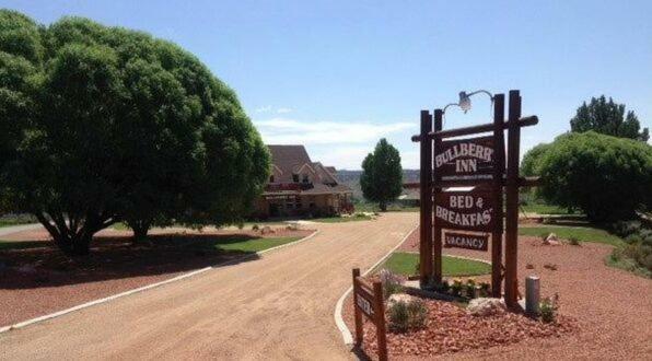 Bullberry Inn Bed & Breakfast Tropic Bagian luar foto